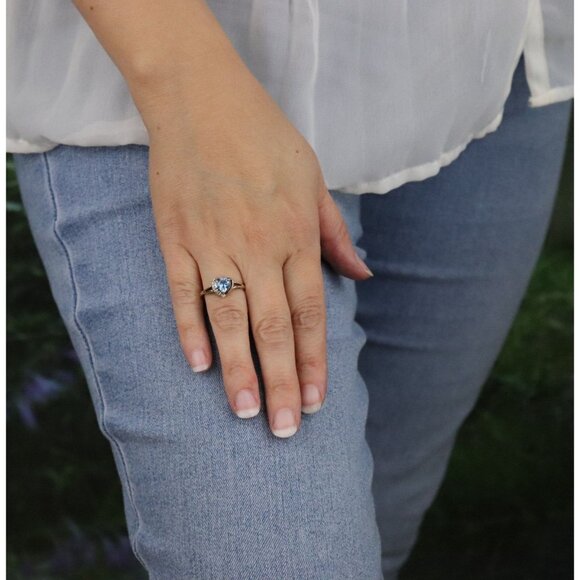 10k Yellow Gold Natural Swiss Blue Topaz & Diamond Heart Ring Size 8 1/4 - Picture 4 of 7